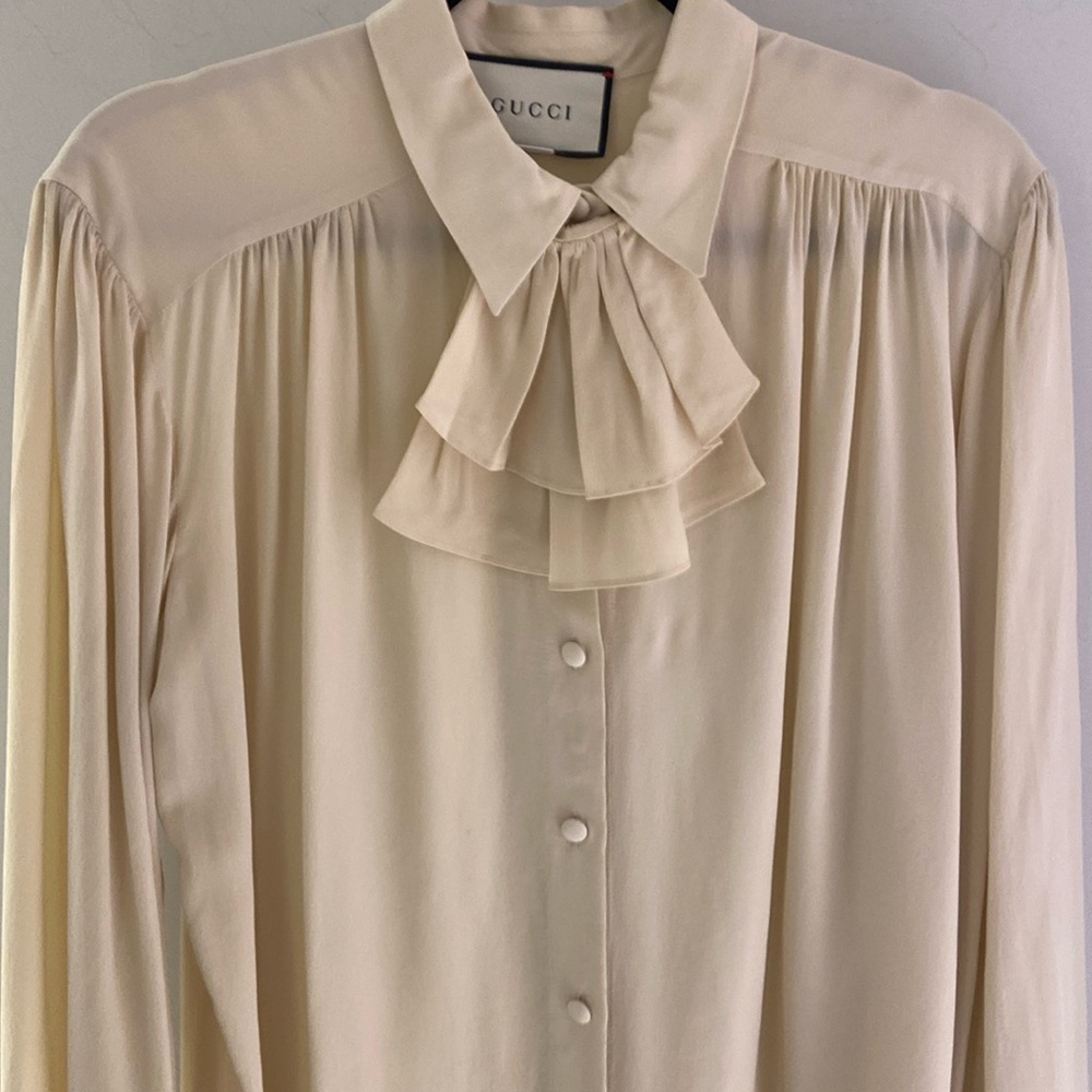 Gucci feminine silk blouse in antique white